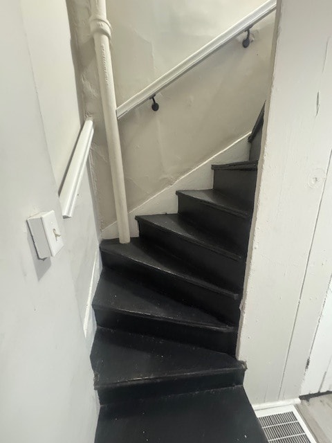 Building Photo - 356 1/2 Apple St