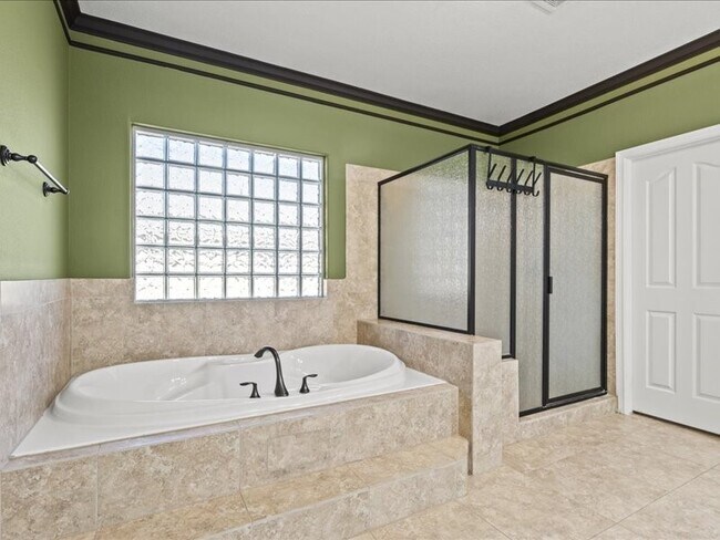 Building Photo - 6202 Sugar Bush Dr