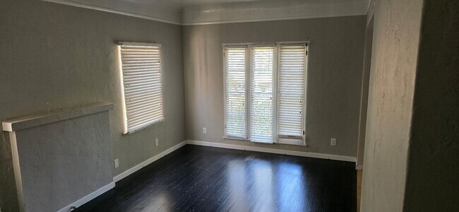 Building Photo - 119 N Wetherly Dr