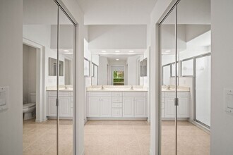 Building Photo - Beautiful Villas 3 beds 2 baths in a Gated...