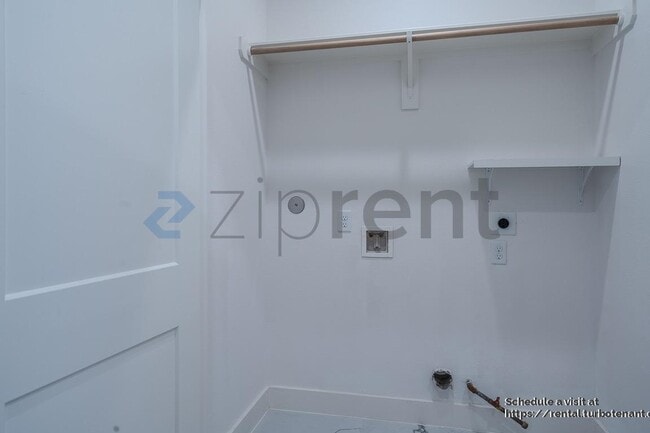 Building Photo - 2852 Cline St