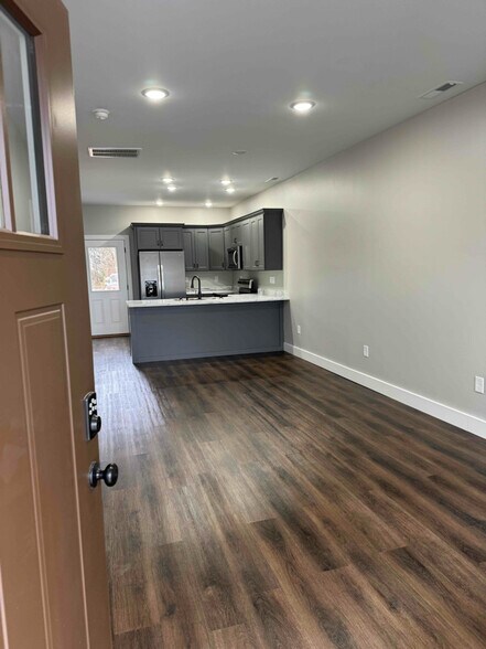 Building Photo - 56 Holloway Dr