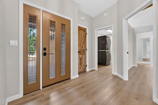 Building Photo - 546 Deer Horn Ct