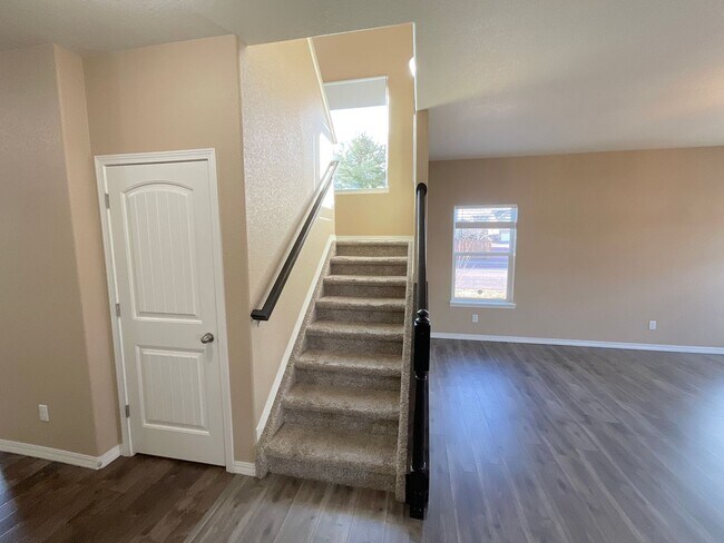 Building Photo - 3 Bedroom Home Available Near N Powers Blvd & Dublin Blvd!