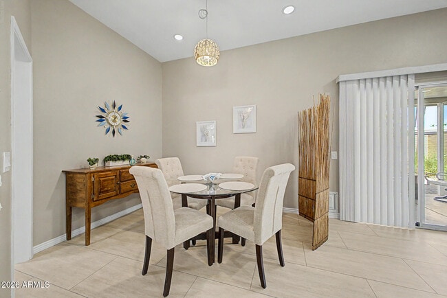 Building Photo - 10454 W Palmeras Dr