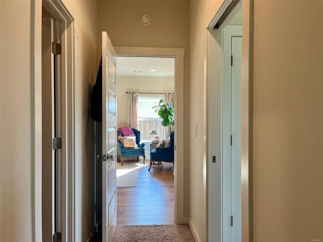 Building Photo - 876 Hedgefield Way