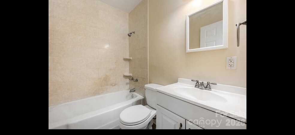 Building Photo - Room in House on Dublin Rd