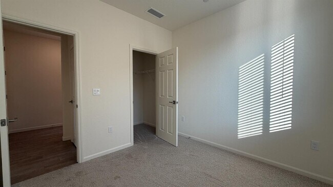 Building Photo - 2173 N Renn Ave