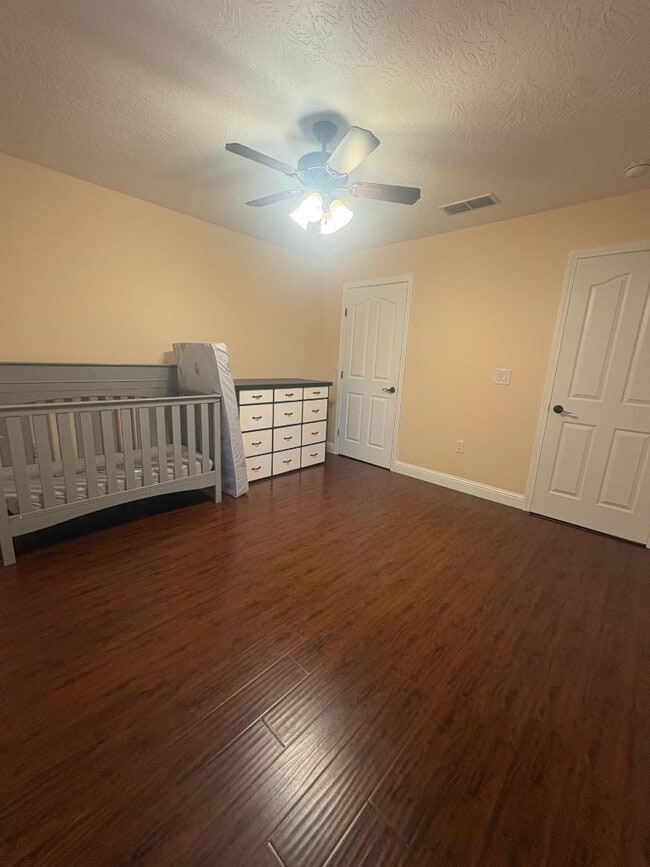 Building Photo - 725 Almond Tree Ln