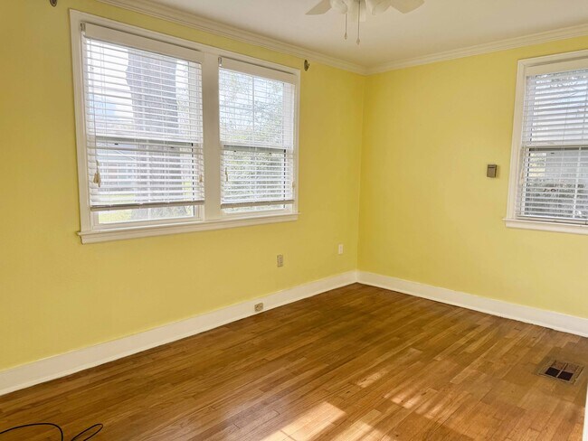 Building Photo - 4717 Orchid St