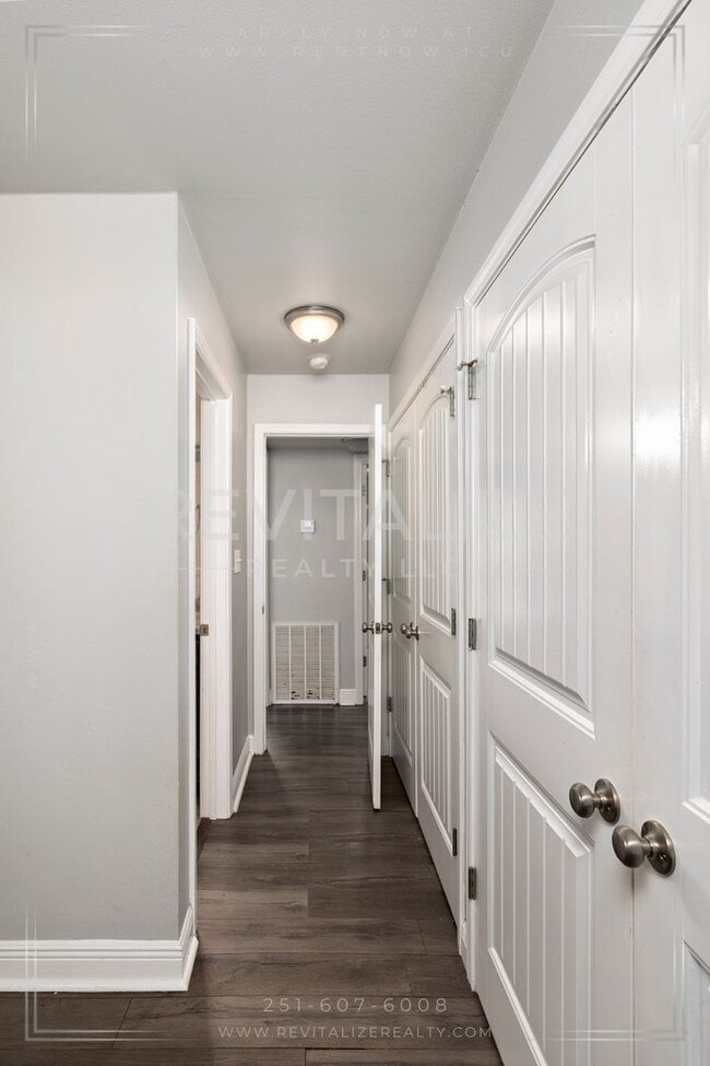 Building Photo - 2 Bedroom/2 Bathroom Condo in Daphne w/Acc...
