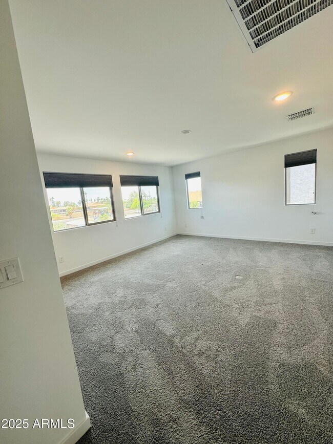 Building Photo - 7425 W Nicolet Ave