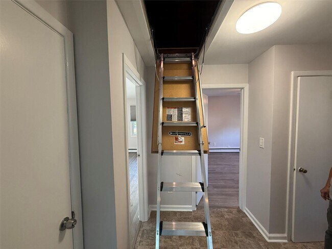 Building Photo - 215 Campagnoli Ave