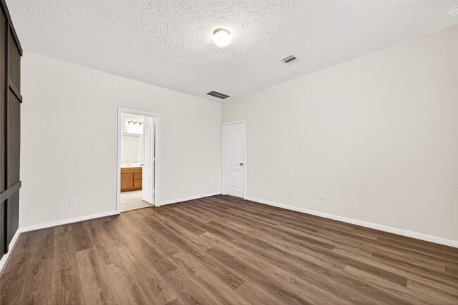 Building Photo - 12602 Blue Jay Dr