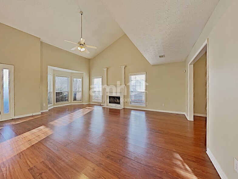Building Photo - 312 Yarbrough Ct
