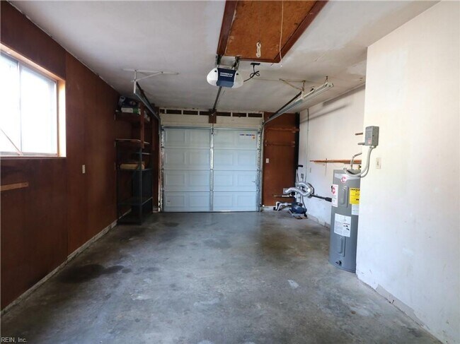 Building Photo - 615 Minute Men Rd