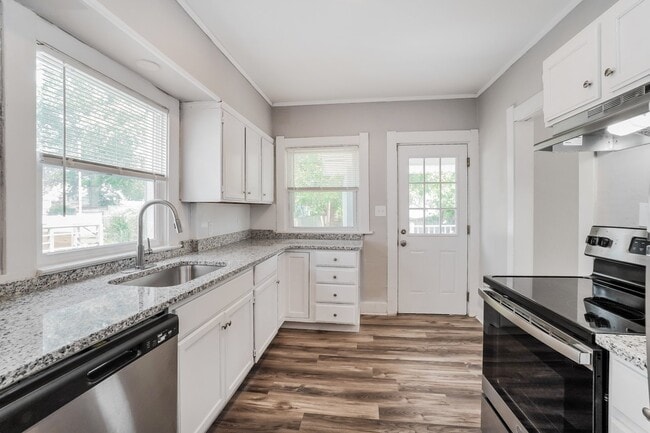 Building Photo - 625 Colima Dr