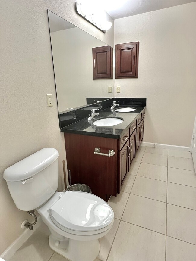 Building Photo - 6611 W Sam Houston Pkwy S