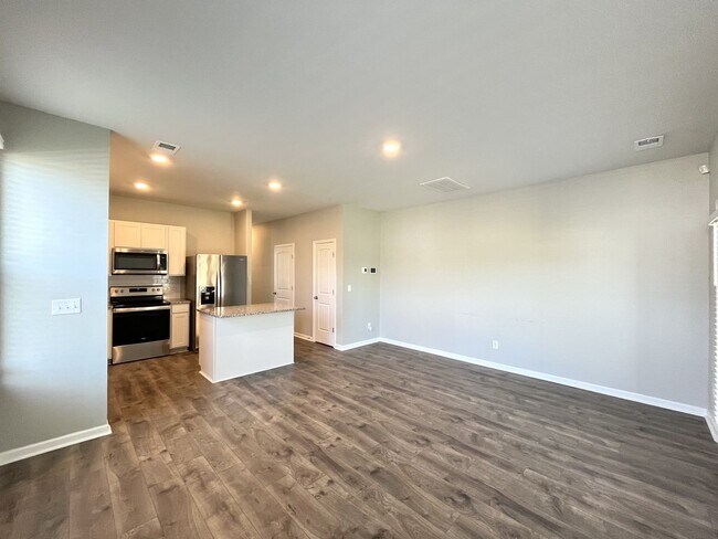 Building Photo - Beautiful Townhome in Columbia minutes to I-65!