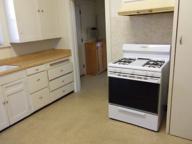 Building Photo - W23rd 445