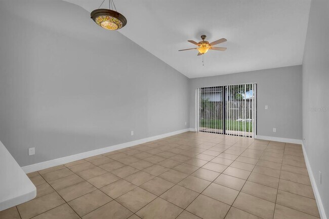 Building Photo - 907 Park Villa Cir