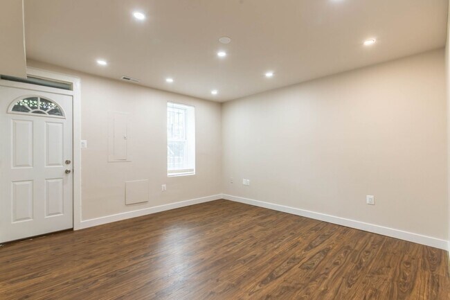 Building Photo - Brand New 3 BD Rowhome