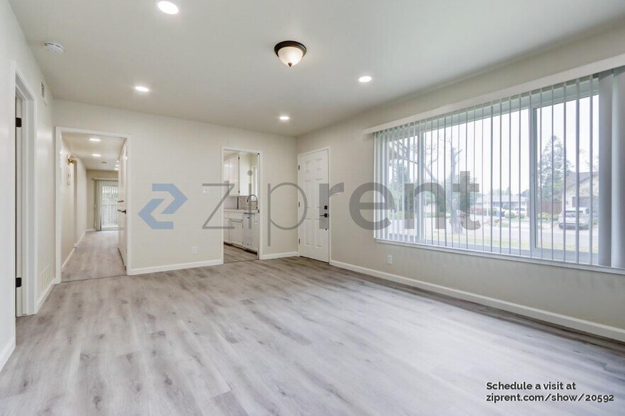Building Photo - 9443 Acapulco Way