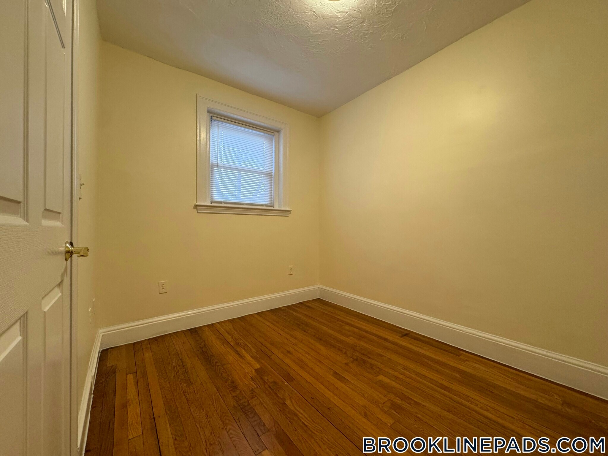 Building Photo - 73 Thatcher St