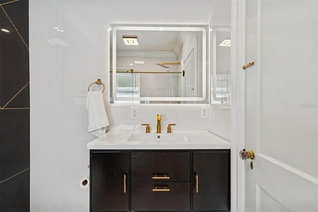 Building Photo - 344 21st Ave NE