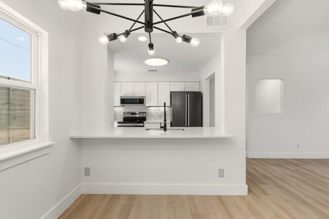 Building Photo - 814 W Mary St