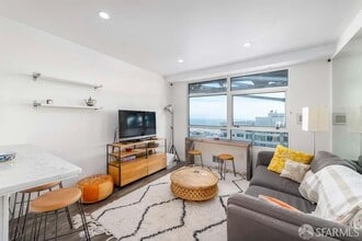 Building Photo - 403 Main St