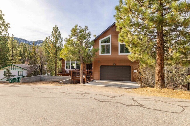 Building Photo - Stunning 4-Bedroom Home with Amazing Views, EV Charger & Solar in Big Bear!