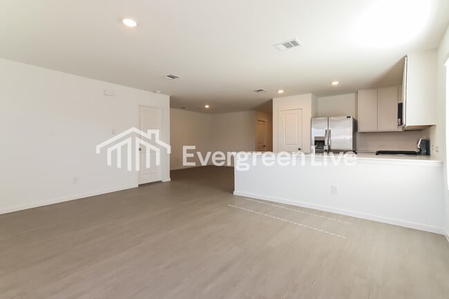 Building Photo - 2028 Derby Ln