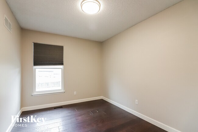 Building Photo - 412 N Crest Dr