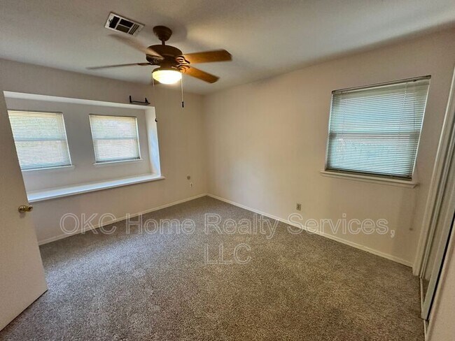 Building Photo - 3112 Beechwood Dr