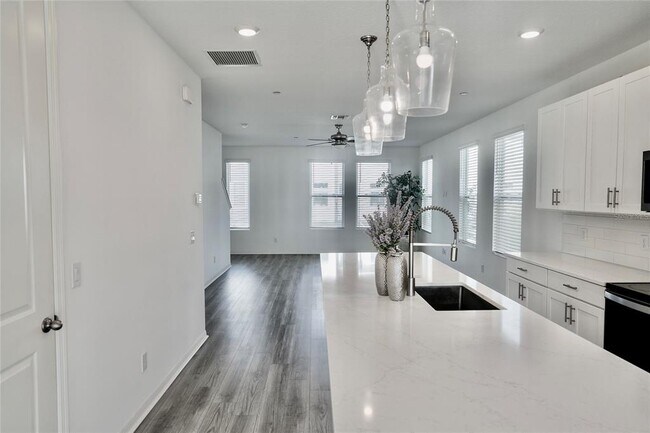 Building Photo - 12935 Gabor Ave