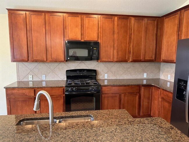 Building Photo - 15008 Fernhill Dr