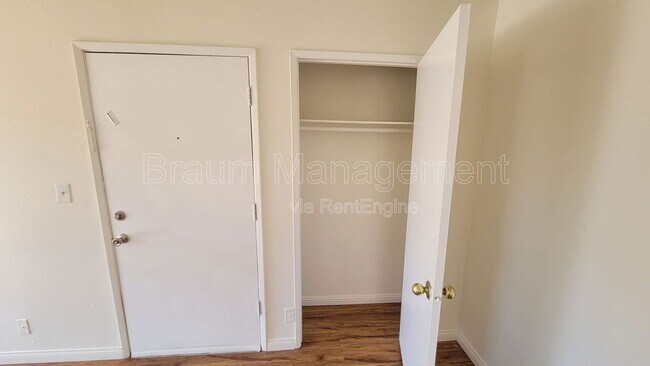 Building Photo - 14801 Delano St