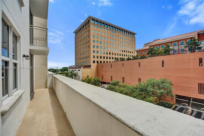 Building Photo - 2030 Douglas Rd