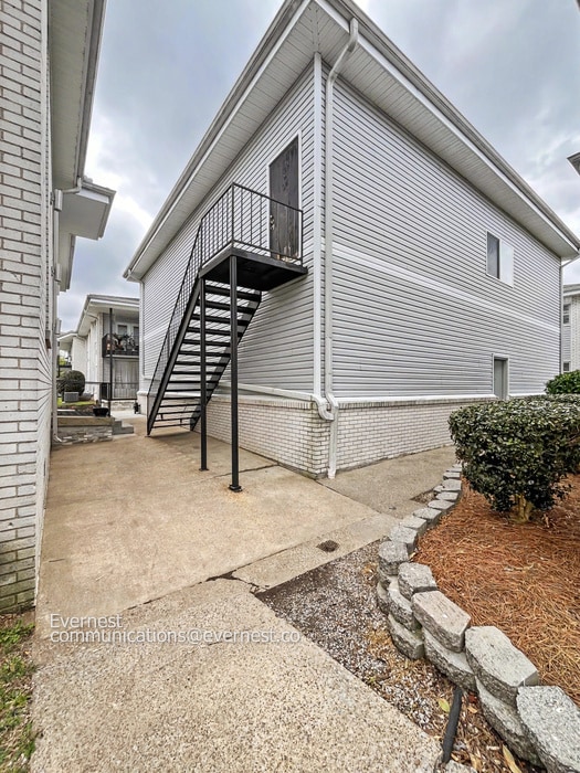 Building Photo - 613 Hillsboro Rd