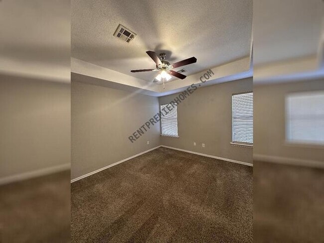 Building Photo - 325 W Strasburg Way