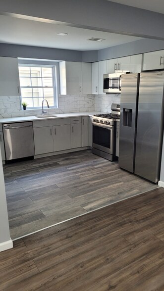 Primary Photo - 13 Foundry St