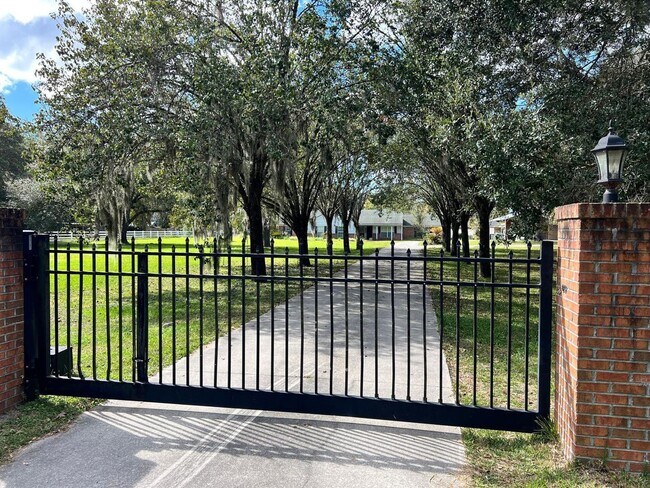 Building Photo - Multi Acreage Property in the Mandarin Section of Jacksonville