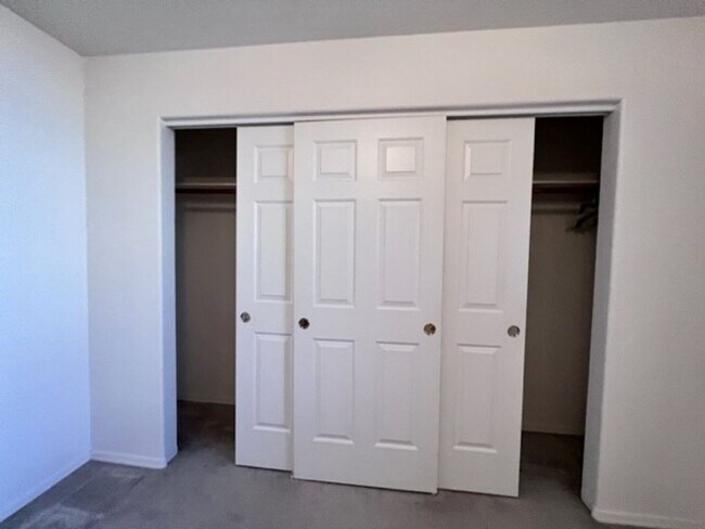 Building Photo - Silver Sands Community Home with fenced Yard 2BR plus bonus area