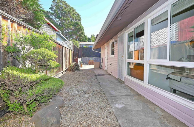 Building Photo - 4 Bed Castro Valley Home For Rent