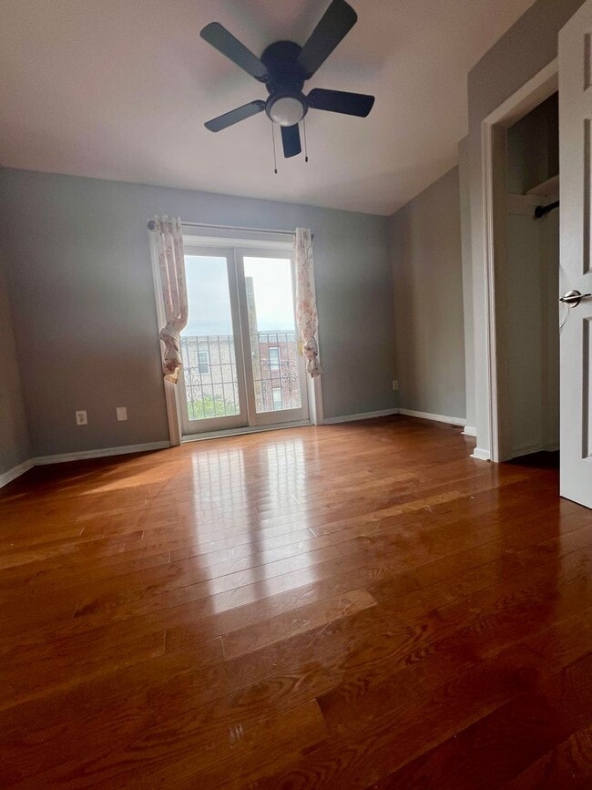 Building Photo - Stunning 4-Bedroom Townhome in the Heart of Fishtown! Available NOW!