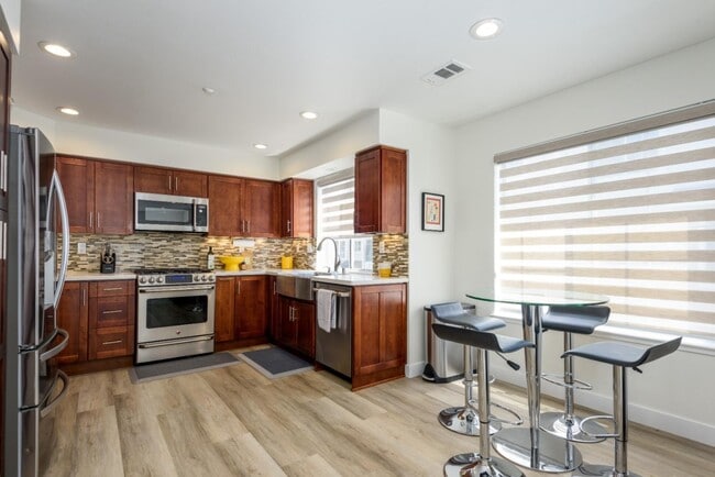 Building Photo - 1 Passage Ln