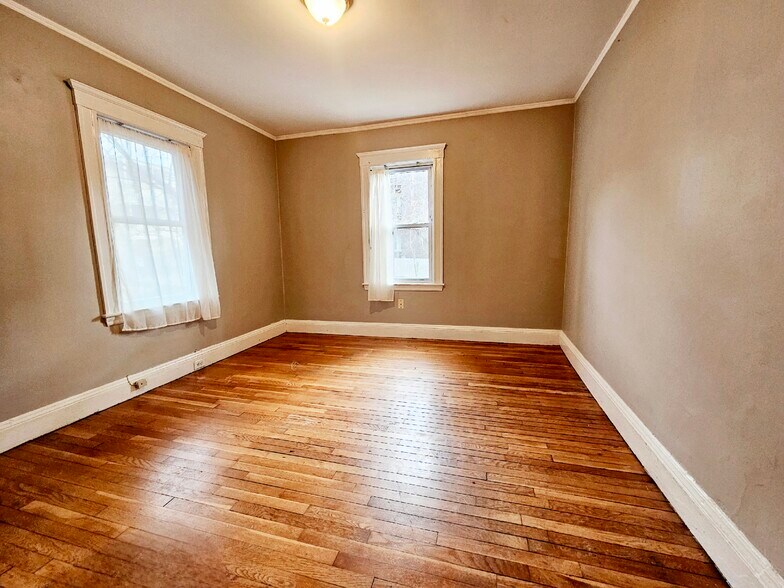 Building Photo - 12 Saint Peter St