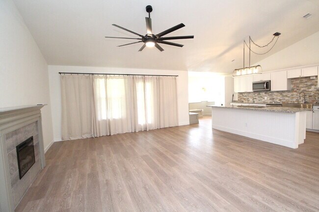 Building Photo - Stunning West Pensacola Home on Nearly an ...