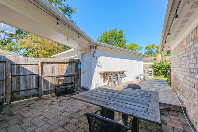 Building Photo - 9714 Railton St